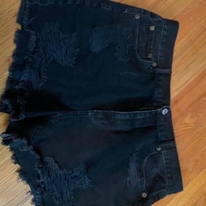 SOLDAmerican  eagle black distressed mom short